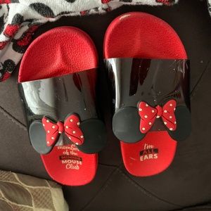 Minnie Mouse pool slippers